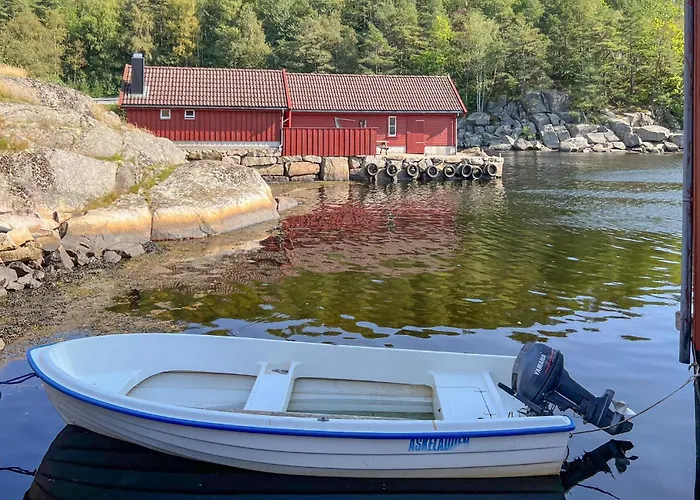 2 Bedroom Lovely In Lindesnes * Lonestranda